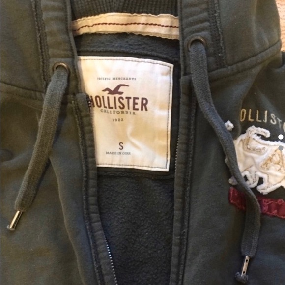 •SOLD•*Hollister brand winter pull over jacket* - Picture 2 of 2